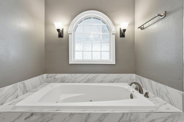 1224 Twin Coves Circle, Greers Ferry, AR 72067