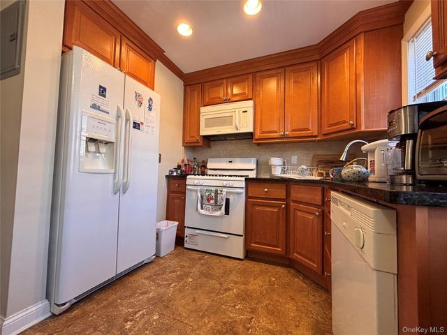 224-14 Hillside Avenue Apt 39-7, Queens Village, NY 11427