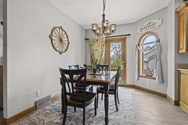 4240 N WEDGEWOOD DRIVE, Appleton, WI 54911