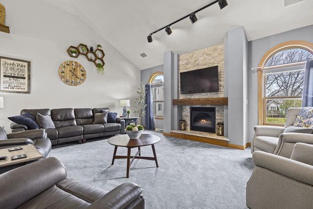 4240 N WEDGEWOOD DRIVE, Appleton, WI 54911