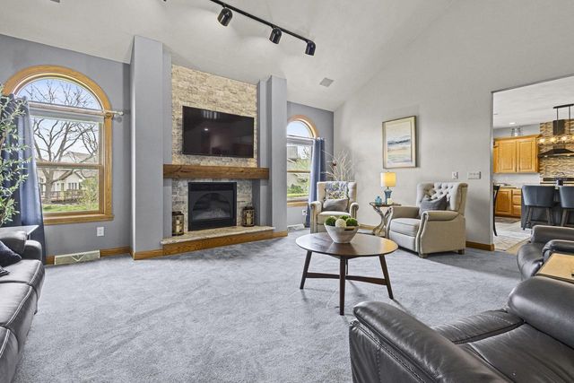 4240 N WEDGEWOOD DRIVE, Appleton, WI 54911