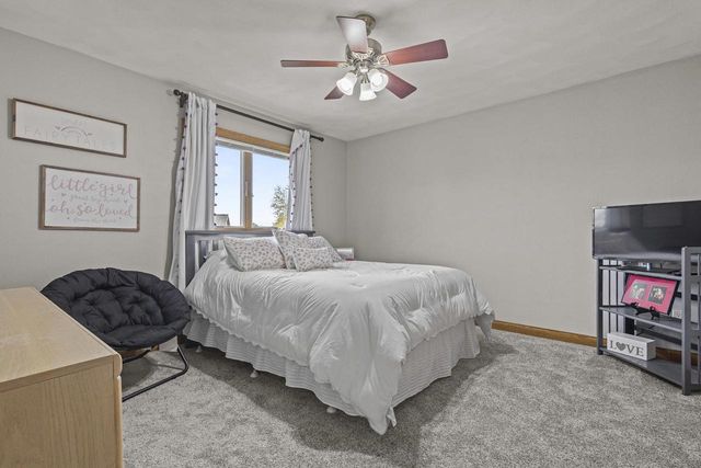 4240 N WEDGEWOOD DRIVE, Appleton, WI 54911