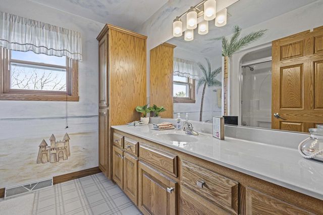 4240 N WEDGEWOOD DRIVE, Appleton, WI 54911