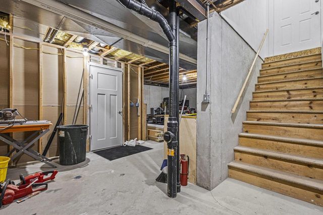 4240 N WEDGEWOOD DRIVE, Appleton, WI 54911