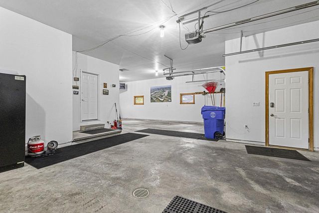 4240 N WEDGEWOOD DRIVE, Appleton, WI 54911