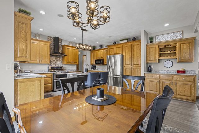 4240 N WEDGEWOOD DRIVE, Appleton, WI 54911