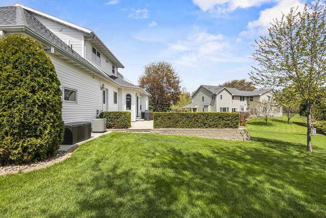 4240 N WEDGEWOOD DRIVE, Appleton, WI 54911
