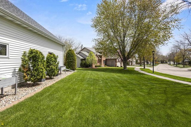 4240 N WEDGEWOOD DRIVE, Appleton, WI 54911