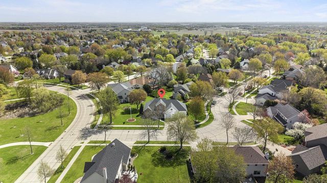 4240 N WEDGEWOOD DRIVE, Appleton, WI 54911
