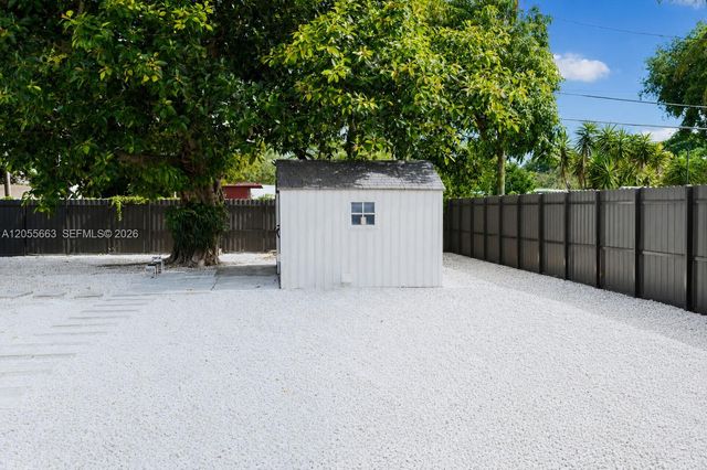 1220 NW 125th St, North Miami, FL 33167