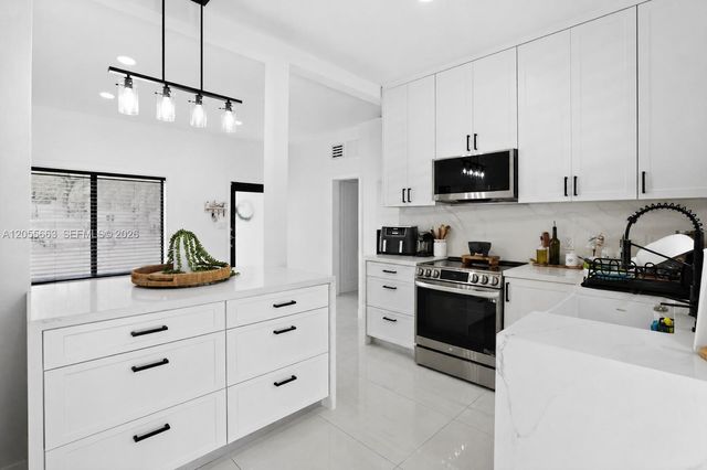1220 NW 125th St, North Miami, FL 33167