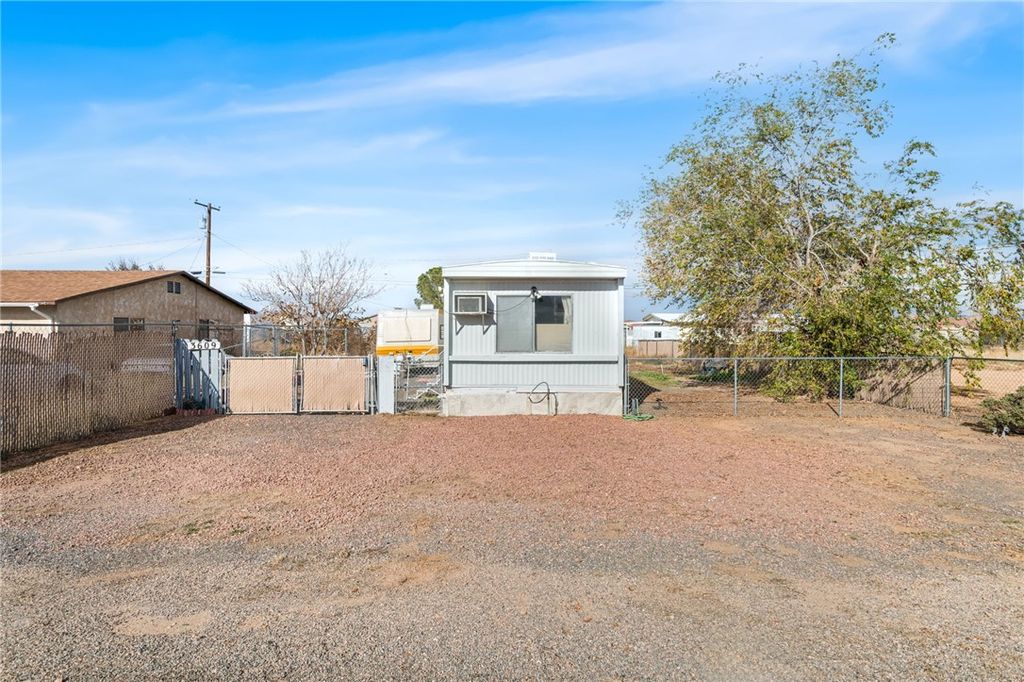 3609 E Lum Avenue, Kingman, AZ 86409