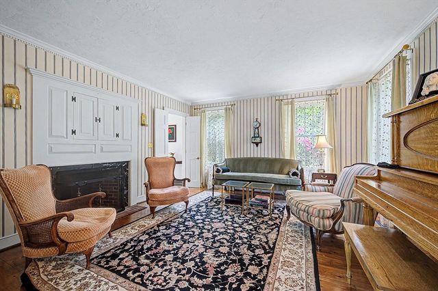 6 N Mill St, Hopkinton, MA 01748