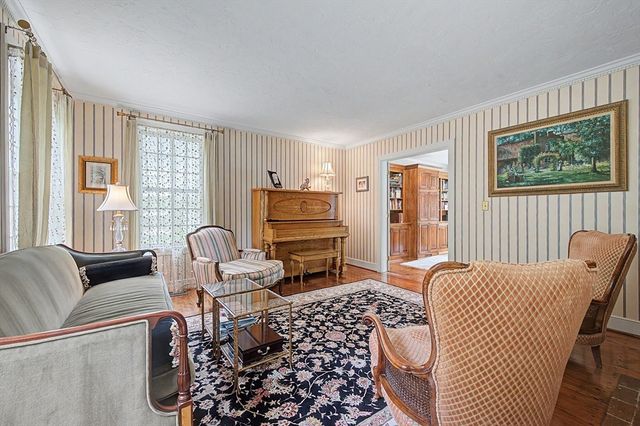 6 N Mill St, Hopkinton, MA 01748