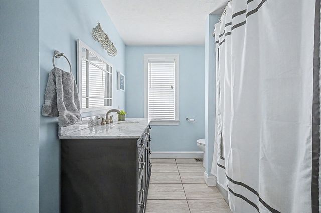 6 N Mill St, Hopkinton, MA 01748