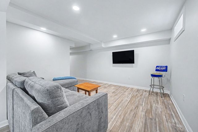 6 N Mill St, Hopkinton, MA 01748