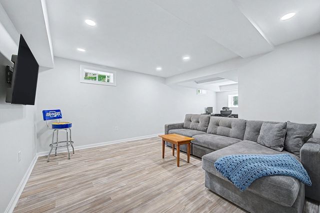 6 N Mill St, Hopkinton, MA 01748