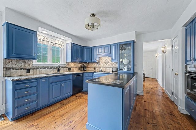 6 N Mill St, Hopkinton, MA 01748