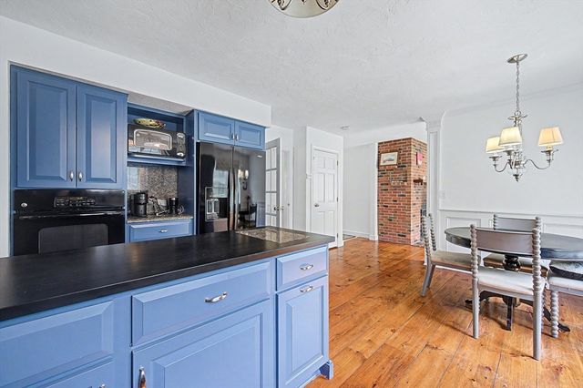 6 N Mill St, Hopkinton, MA 01748