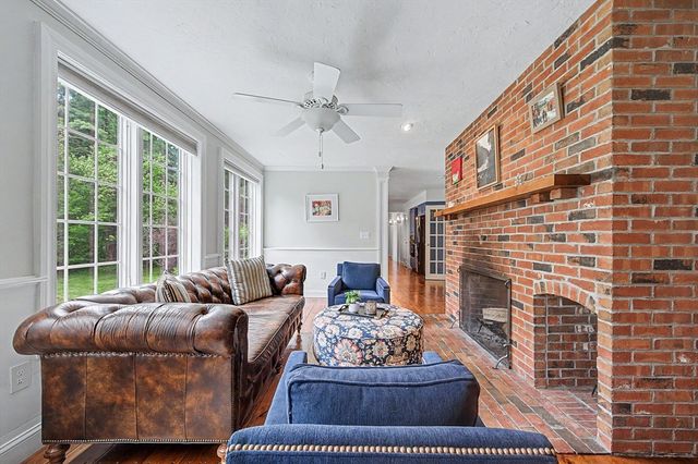 6 N Mill St, Hopkinton, MA 01748