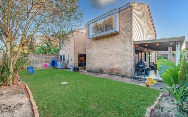 16707 Fernwood Way, Houston, TX 77058