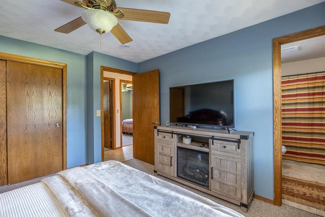 2656 W SUNNYVIEW ROAD, Appleton, WI 54914