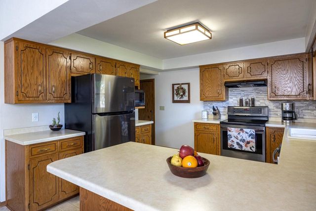 2656 W SUNNYVIEW ROAD, Appleton, WI 54914