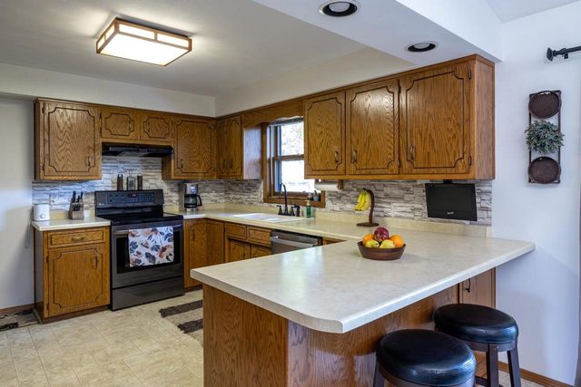 2656 W SUNNYVIEW ROAD, Appleton, WI 54914