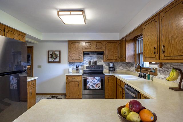 2656 W SUNNYVIEW ROAD, Appleton, WI 54914