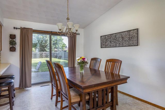 2656 W SUNNYVIEW ROAD, Appleton, WI 54914