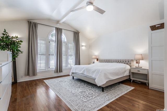 325 Canterbury Hill, Terrell Hills, TX 78209