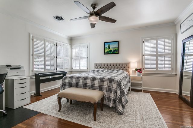 325 Canterbury Hill, Terrell Hills, TX 78209