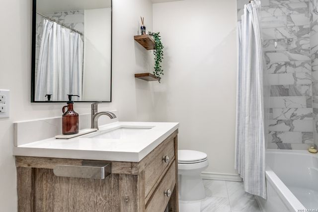 325 Canterbury Hill, Terrell Hills, TX 78209