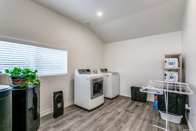 325 Canterbury Hill, Terrell Hills, TX 78209