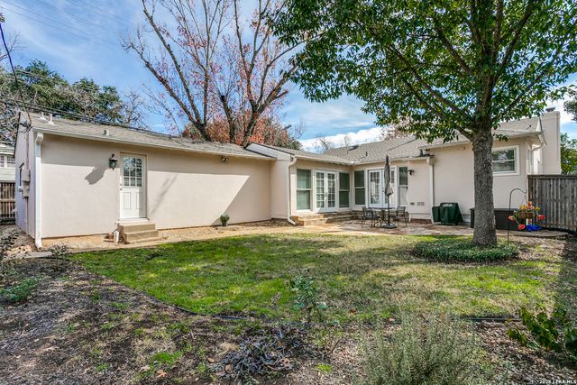 325 Canterbury Hill, Terrell Hills, TX 78209