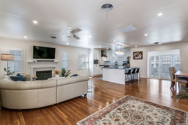 325 Canterbury Hill, Terrell Hills, TX 78209