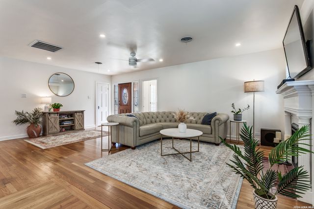 325 Canterbury Hill, Terrell Hills, TX 78209