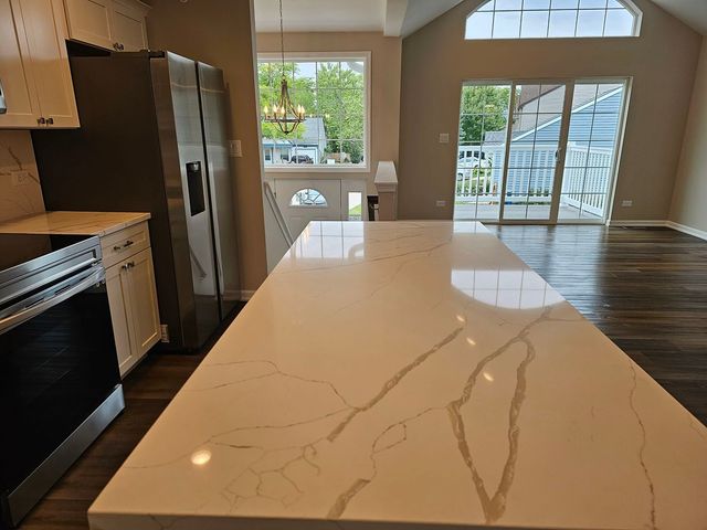 642 Ruby Street, Crystal Lake, IL 60014