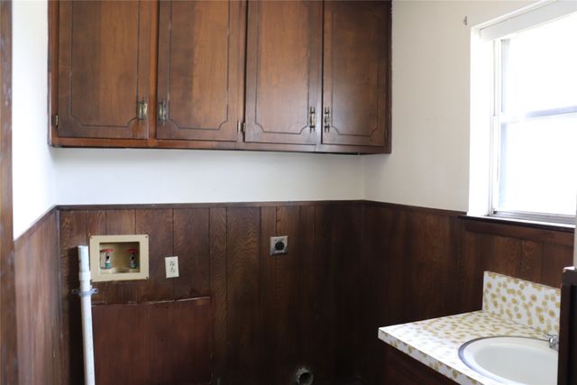 1147 Riverview Drive, Cleburne, TX 76033