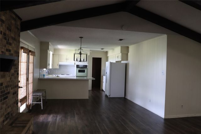 1147 Riverview Drive, Cleburne, TX 76033