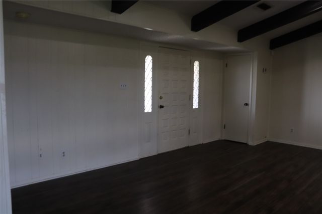 1147 Riverview Drive, Cleburne, TX 76033