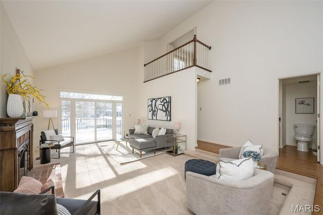 14924 Manor Lake Drive, Chesterfield, MO 63017