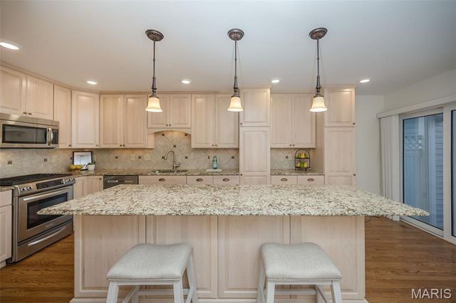 14924 Manor Lake Drive, Chesterfield, MO 63017