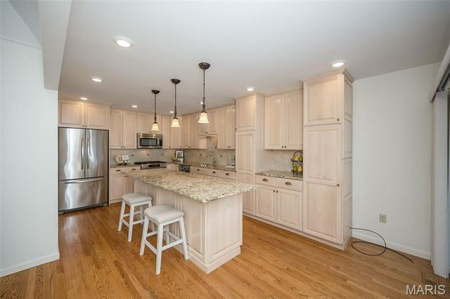 14924 Manor Lake Drive, Chesterfield, MO 63017