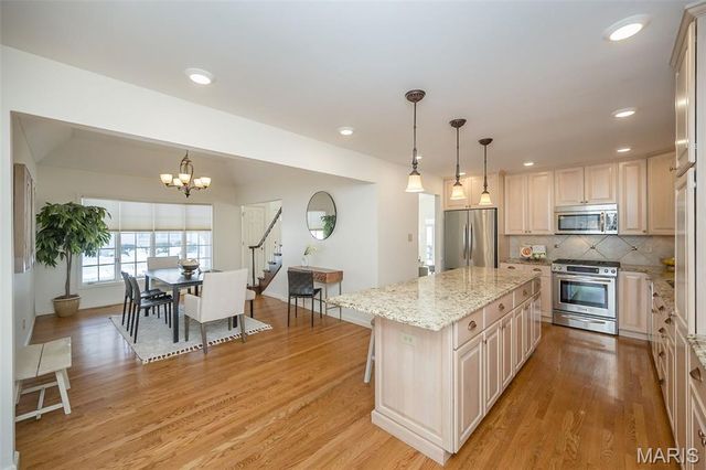 14924 Manor Lake Drive, Chesterfield, MO 63017