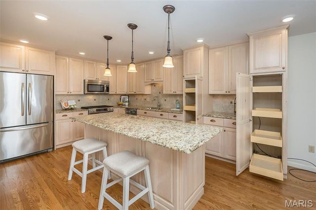 14924 Manor Lake Drive, Chesterfield, MO 63017