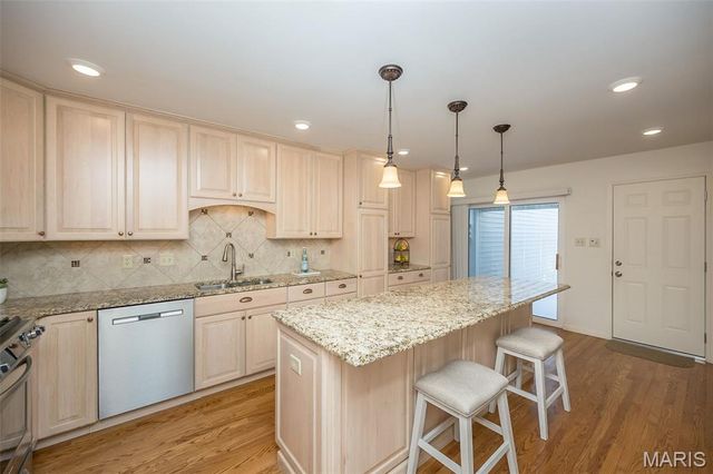 14924 Manor Lake Drive, Chesterfield, MO 63017