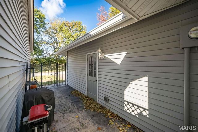 14924 Manor Lake Drive, Chesterfield, MO 63017