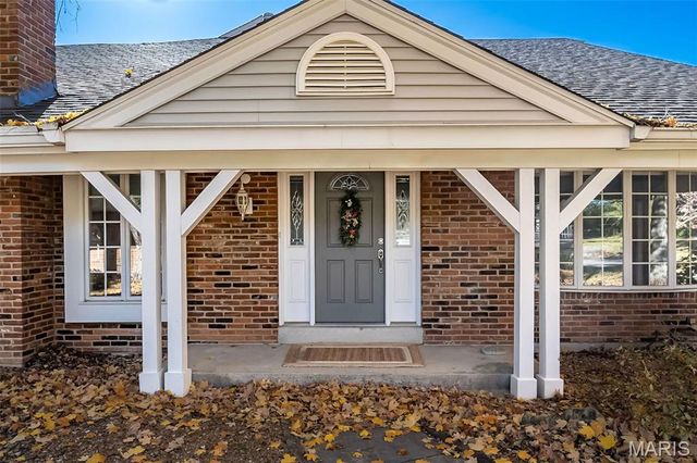 14924 Manor Lake Drive, Chesterfield, MO 63017