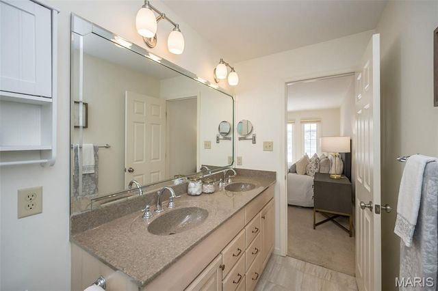 14924 Manor Lake Drive, Chesterfield, MO 63017